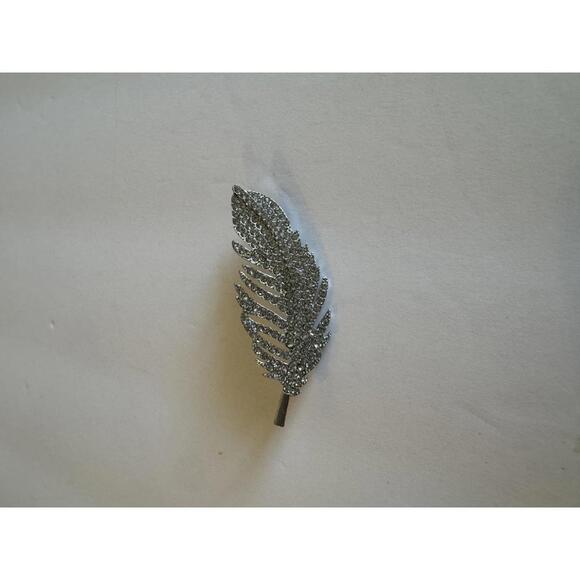 Jewelry - Sparkling Silver Feather Brooch Clip